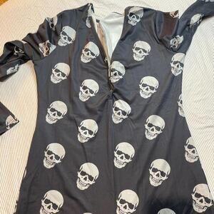 Women's Black and Gray Skull print One Piece Sleepwear Size xl